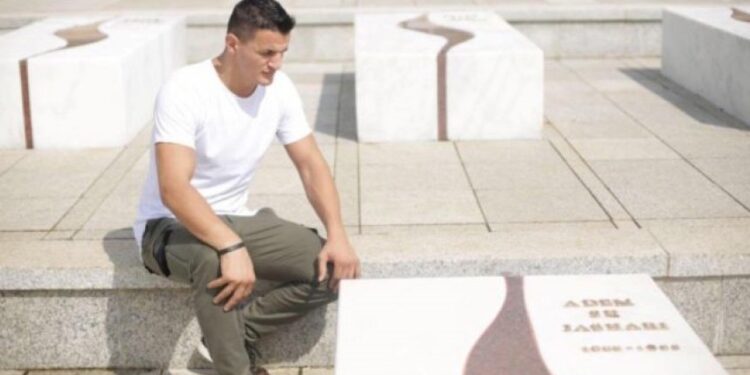 Hadži Krasnići: Poklanjam osvojeni pehar Ademu Jašariju