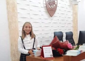 Nxënësja, Maide Salihu promovon librin e saj “Gëzimet tona”