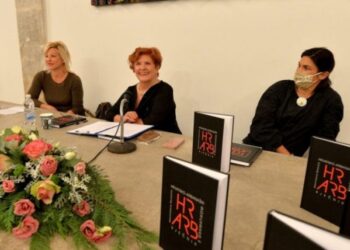 Studiuesja kroate boton Fjalorin ‘Kroatisht-Arbënisht’