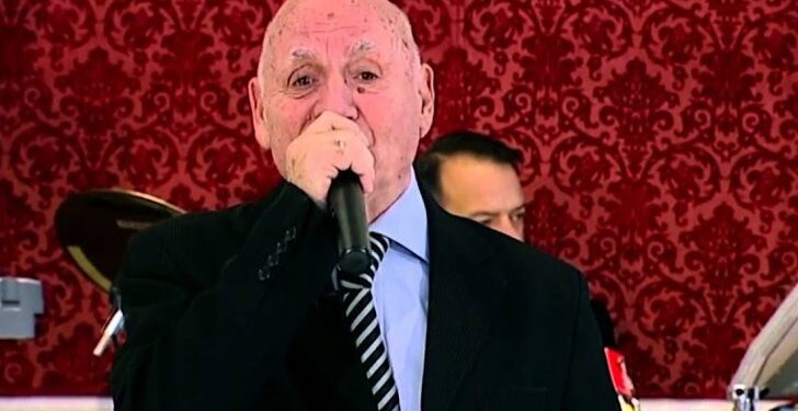“Robi plaket kur don vet”, nën zërin e mrekullueshëm të Ismet Pejës (VIDEO)
