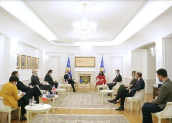 Osmani takon ambasadorët e Kuintit dhe shefin e zyrës së BE-së, flasin për zhvillimet politike