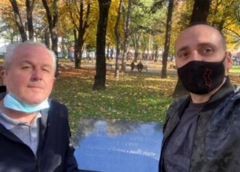 Deputeti Syla me bashkëluftëtarin e tij boshnjak vizitojnë varrin e dëshmorit italian që ra në Koshare