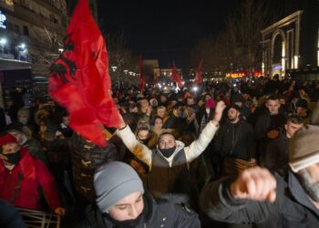 Kamberi uron fitoren Kurtit dhe Osmanit