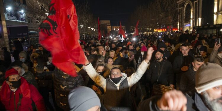 Kamberi uron fitoren Kurtit dhe Osmanit