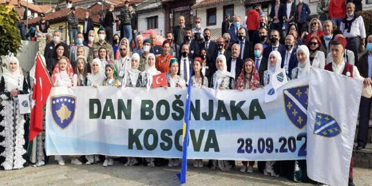 BOŠNJAČKI ĐACI NA KOSOVU UČE SVOJ JEZIK, DOK U POLA MATIČNE DRŽAVE TO PRAVO NEMAJU!