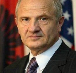 FATMIR SEJDIU: AQIF BLYTA I DHA VULË TË PASHLYESHME NJË EPOKE