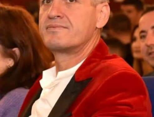 PËRSONALITET QË ARTISTËVE JU GJENDET NË PËRKRAHJE