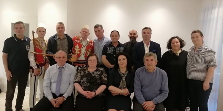 Nëndega e LDK-së, në Bavarinë e Epërme mbajti Akademi përkujtimore për heroin, Sali Çeku