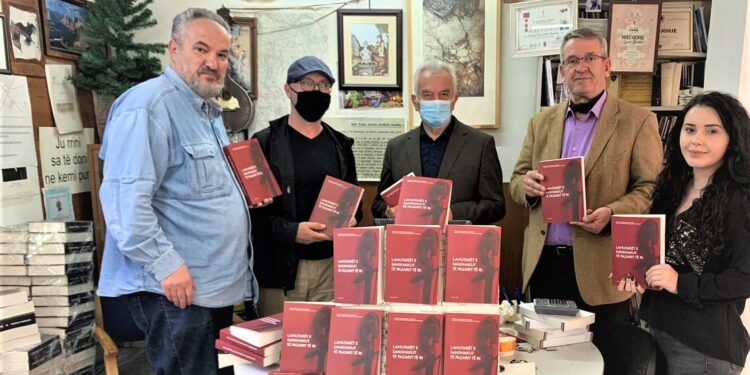 Doli nga shtypi libri “Lahutarët e Sanxhakut të Pazarit të Ri”