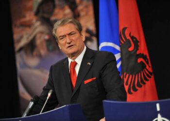 Ndërhyrje dëshpëruese e serbomadhit Vuçiç për fatin e argatit të tij në Tiranë