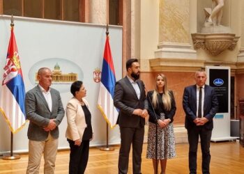 U dorëzua në procedurë parlamentare Rezoluta për gjenocidin e Srebrenicës