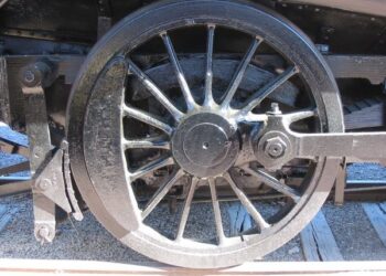 Treni, mercedesi dhe rrota e shqiptarit