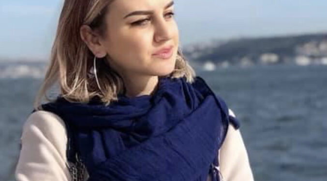 RRUGË E FUNDIT E MËRGIMTARIT ME KUFERA