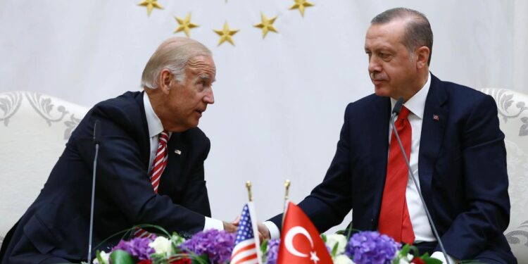 Erdogan: Do të punoj me Bidenin për njohje të reja të Kosovës