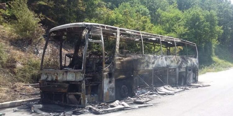 Në autobusin e Novi Pazarit që u përfshi nga zjarri ishin rreth 20 pasagjerë, policia jep detaje