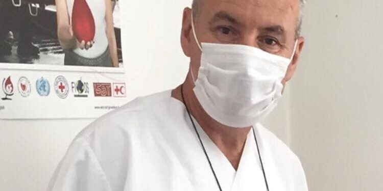 Bajram Salihu, infermier në spitalin rajonal të Gjilanit përkrah materialisht shoqatën “Kosova për Sanxhakun”