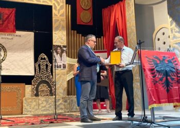 “Ora e Maleve” në Rozhajë i bashkon përsonalitetet gjithëkombëtare , letrare, artistike, muzikore dhe politike