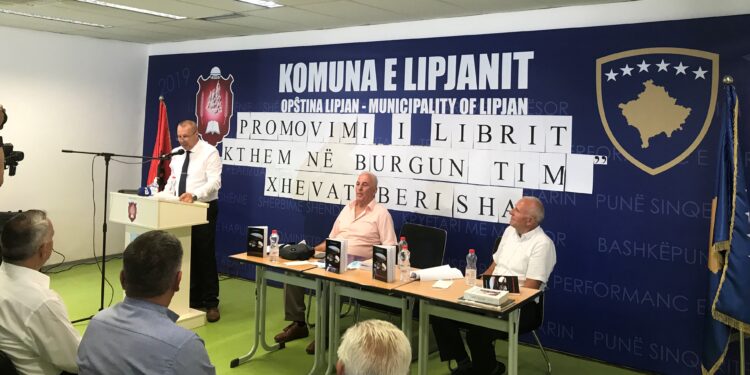 Në Lipjan u promovua libri “Kthem në burgun tim”