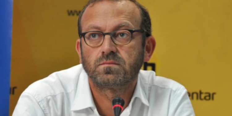 Britmat “harrojeni të kaluarën”, “arti bashkon popujt” etj. janë jo vetëm cinike, por edhe fyese ndaj shqiptarëve të Kosovës