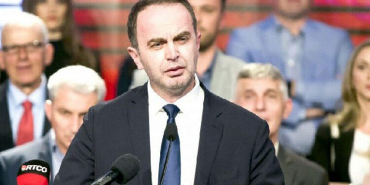 Đelošaj: Joanikije da se distancira od onih koji su pevali o Kosovu