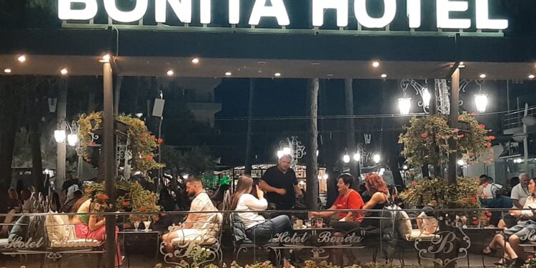 PUSHIM TË RAHATSHËM QETËSI SHPIRTËRORE DHE PRITJE TË NGROHTË GARATON HOTEL “BONITTA”