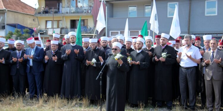 “Marshimi në Haxhet” në shërbim të serbizimit