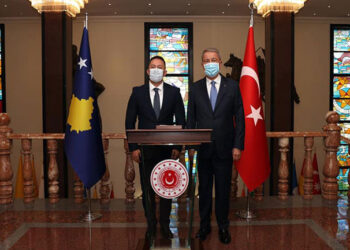 Ministri Mehaj u prit në takim nga ministri i Mbrojtjes Kombëtare të Turqisë, Hulusi Akar