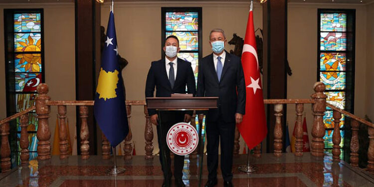 Ministri Mehaj u prit në takim nga ministri i Mbrojtjes Kombëtare të Turqisë, Hulusi Akar