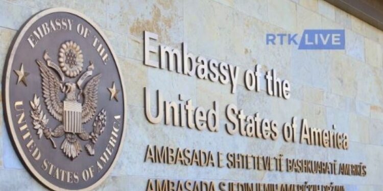 AMBASADA AMERIKANE RIPËRSËRIT THIRRJEN PËR MBYLLJEN E MISIONIT TË UNMIK-UT