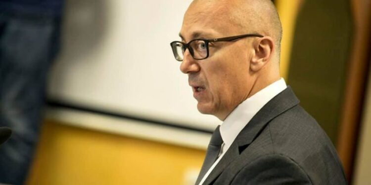 Kamionët që u vendosën për ta bllokuar veriun, i takojnë kompanisë që drejton Rakiqi