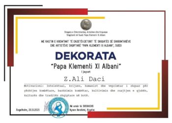 Ali Daci dekorohet me çmimin “Papa Klementi XI Albani”