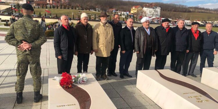 FESTA E FLAMURIT I BASHKOJ DY SHOQATAT PËR T’A NDERUAR LEGJENDARIN ,PËR T’I NDERUAR FAMILJEN JASHARI ,PREKAZIN E KREJTË SHQIPTARINË.