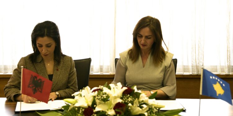 MINISTRET NAGAVCI DHE KUSHI NËNSHKRUAN MARRËVESHJEN PËR ABETAREN E RE TË PËRBASHKËT KOSOVË-SHQIPËRI