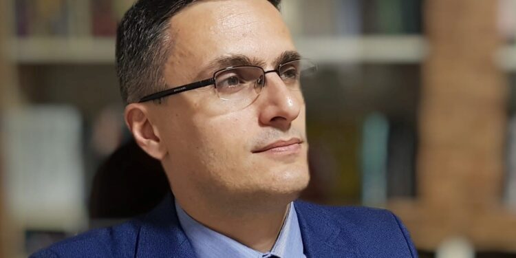 Pakti me mjeshtërit e gënjeshtrave!