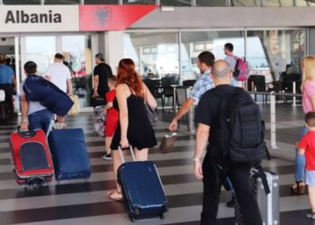 1.7 milionë persona e kanë braktisur Shqipërinë në tri dekadat e fundit