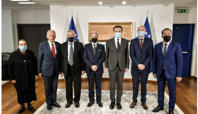 Kryeministri Kurti priti në takim përfaqësuesit e Këshillit Kombëtar të Shqiptarëve në Mal të Zi