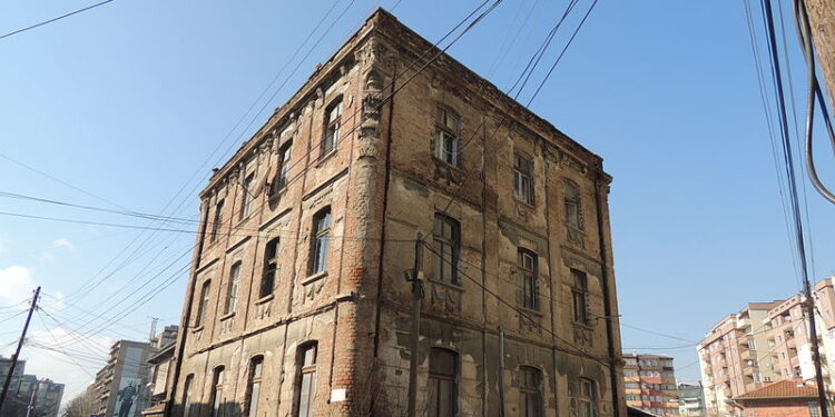 Auron Tare: Myftiu i Jeruzalemit, Xhafer Deva i Mitrovicës (dhe pllaka që duhet vendosur në shtëpinë e rindërtuar)