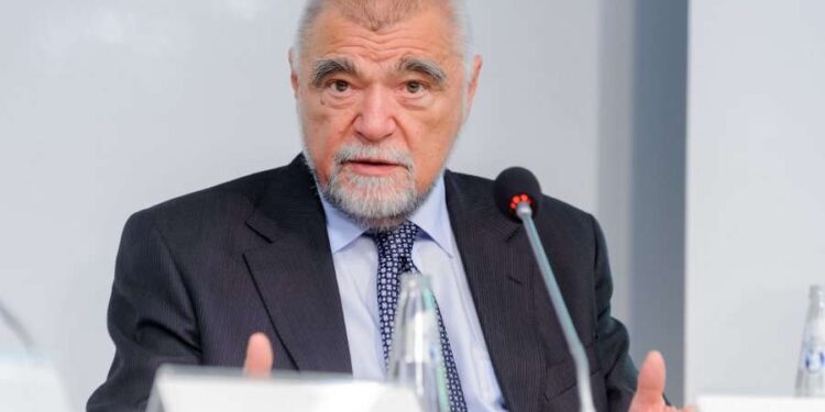 Ish-presidenti i Kroacisë, Mesiq sot qëndron në Kosovë