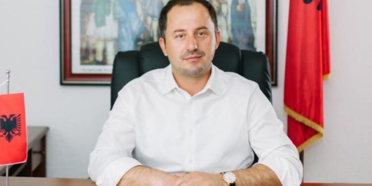 Faik Nika uron Abazoviqin