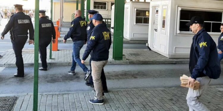 Operacioni “Pika 2” vë në pranga 26 zyrtarë policorë të dyshuar për keqpërdorim të detyrës zyrtare dhe marrje të ryshfetit