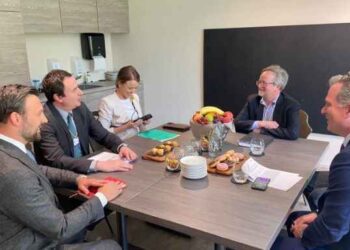 Kurti në Davos takon drejtuesit e PayPalit, kërkon që Kosova të përfshihet në platformë