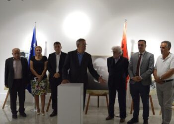 ‘Sanxhaku, histori e dhembjes kombëtare’, Azizi: Kjo ekspozitë duhet t’i shërbejë Kosovës ta kthejë kokën kah Sanxhaku