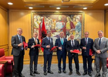 PRESIDENTI I REPUBLIKES SE SHQIPËRISË, SHKELQËSIA E TIJ Z. ILIR META MË 30 QERSHOR 2022 DEKOROJ PRIJËSIT E SANXHAKUT