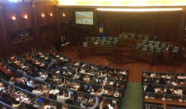 Kuvendi me seancë, votohet projektligji për deklarimin e pasurisë dhe shkarkimin e bordit të ZRrE-së