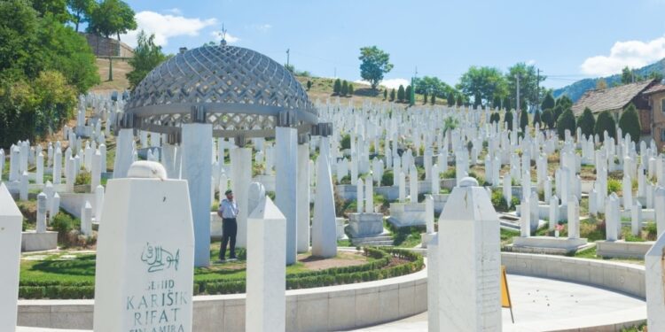 Në Sanxhak pllakë përkujtmore për viktimat shqiptare