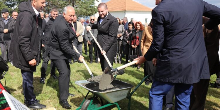 Nga autostrada Sarajevë – Prishtinë dikur e premtuar, sanxhakasit duhet të kënaqën me “Sahat kullën e Peshterit”