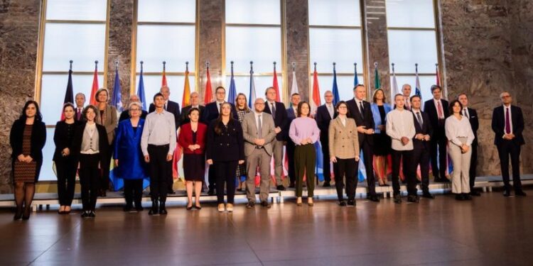 Arrihet marrëveshja që Kosova e Bosnja të udhëtojnë pa viza, ministrat në Berlin merren vesh edhe për diplomat