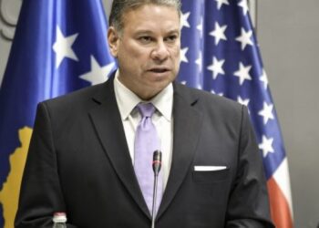 Escobar kërkon me ngulm marrëveshje për targat para datës 21 nëntor