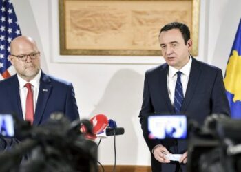 Gazetari gjerman: Kurti zbulon paralajmërimin e Hovenierit që e bindi ta shtyjë vendimin për targat. Kosova aplikon në…