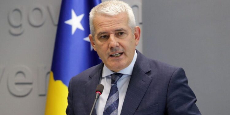 Sveçla publikon emrat e të arrestuarve në veri: Kanë foto me zyrtarë të lartë serbë, dhe sulmonin Policinë e Kosovës